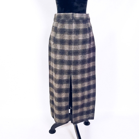 🚫SOLD🚫Plaid Wool Skirt - Picture 2 of 4